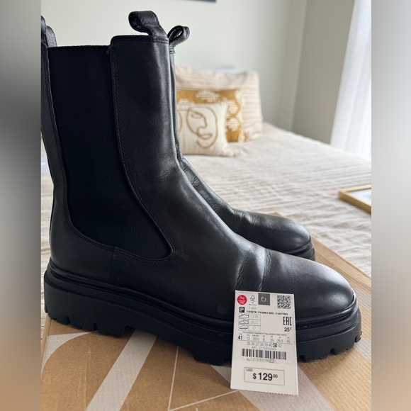 Zara Black Boots - Picture 3 of 6